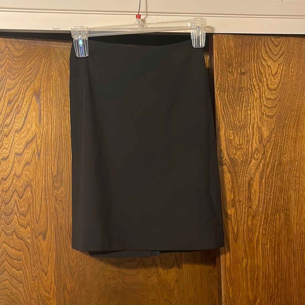 Kenneth Cole 40% wool black knee length skirt,sz.0